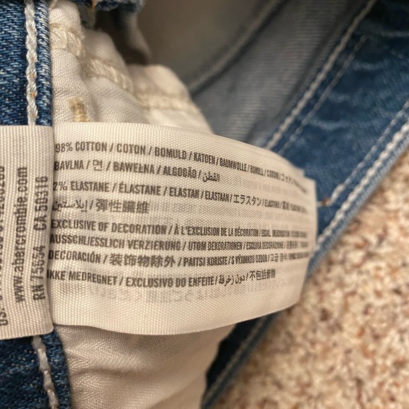 Hollister Ombré Distressed Jean Shorts - Picture 5 of 5